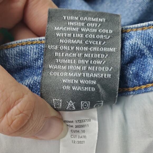 Torrid Womens Crop Boyfriend Jeans Classic Denim Medium Wash Distressed Size 20 - Picture 5 of 5